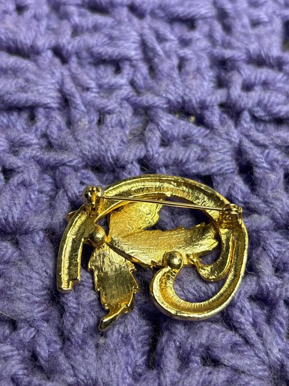 Vintage Goldtone Leaf Brooch Pin Swirl 1.75 inches
